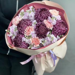 Букет "Софи" из хризантем Бигоуди, диантусов и ароматных маттиол в Раменском