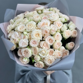 Букет "Кремовый микс" из 25 кустовых роз (50 см) в Раменском