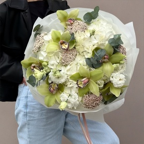 Букет "Эдем" из гортензии, орхидей, эустом, эвкалипта и озатамнуса в Раменском