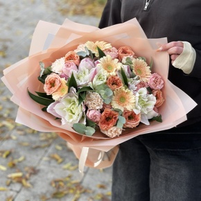 Букет "Лиссабон" из пионовидных роз, поновидных лилий и гербер  в Раменском