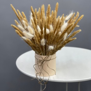 Композиция в шляпной коробке из колосков и лагуруса в Раменском