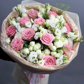 Букет "Пудровая мечта" из роз и эустом в Раменском