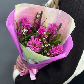 Букет "Вспышка" из гиацинтов, хамелациума и вероники в Раменском