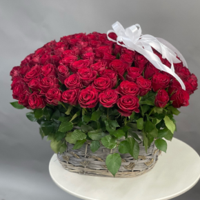 Композиция в корзине из 101 красной розы в Раменском