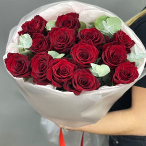 Букет из 13 роз Эквадор Эксплорер (60 см) в Раменском