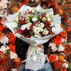 Букет "Рябиновый" из ягод калины и эустом в Раменском