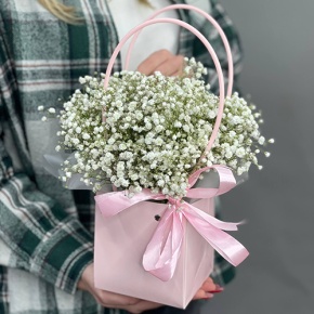 Композиция в сумочке из гипсофил в Раменском