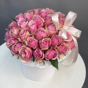 Композиция в шляпной коробке из 43 роз в Раменском