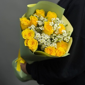 Букет "Нотка счастья" из лимонных роз и хамелациума (40 см) в Раменском