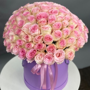 Композиция в шляпной коробке из 151 розы кения в Раменском