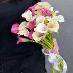 Букет из 21 каллы микс в Раменском