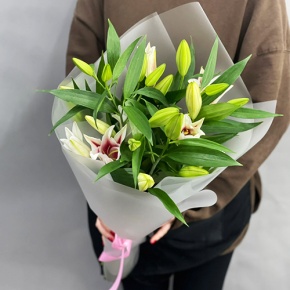 Монобукет из 3 бело-розовых лилий в Раменском