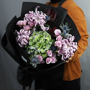 Букет "Бессоница" из хризантем Виена, сафари, кустовых роз, Голландской гортензии и эрингиума в Раменском
