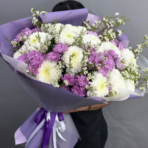 Букет "Лола" из хризантем Магнум, хамелациума и кустовых хризантем в Раменском