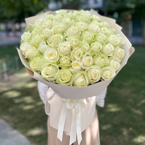 Букет "Манталь" из 51 белой розы (60 см) в Раменском