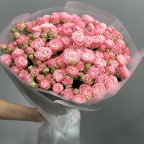 Букет из 33 кустовых пионовидных роз Бомбастик (60 см) в Раменском