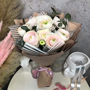 Букет розовых ранункулюсов в Раменском