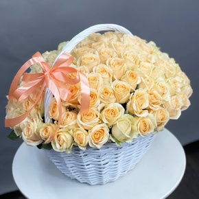 Композиция в корзине из 101 розы Аваланж (50 см) в Раменском