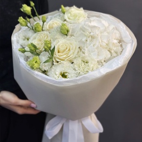 Букет "Нега" из Голландской гортензии, роз и эустом в Раменском