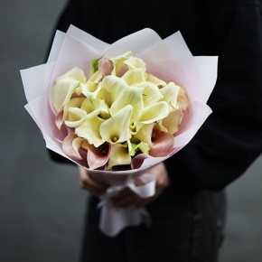 Букет из 25 калл нежный микс в Раменском