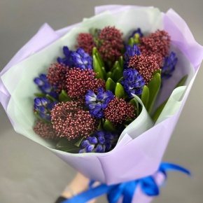 Букет "Твой яркий день" из гиацинтов и скиммии в Раменском