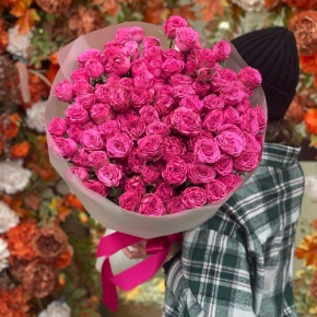 Букет из 35 малиновых кустовых пионовидных роз (60 см) в Раменском