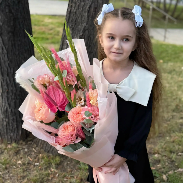Букет на 1 сентября с гладиолусами, розами и антуриумом в Раменском