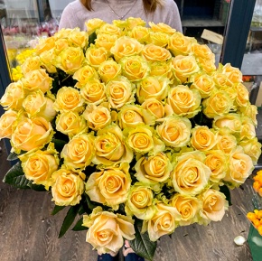 75 роз Аваланж (70 см) в Раменском