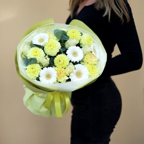 Букет "Лимонный" из георгин, диантусов, роз, гербер и эвкалипта в Раменском