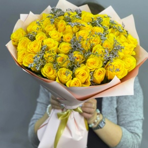 Букет из 51 лимонной розы с лимониумом в Раменском