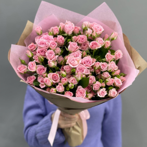 Букет  из 19 кустовых роз (60 см) в Раменском