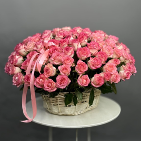 Композиция в корзине из 101 розы Джумилия в Раменском