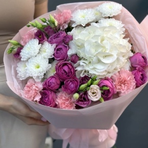 Букет "Вуаль" из хризантемы, кустовых пионовидных роз Мисти Баблз, диантусов, Голландской гортензии и эустом в Раменском