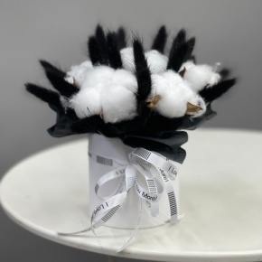 Композиция в шляпной коробке мини "Чикатуха" из хлопка и лагуруса в Раменском