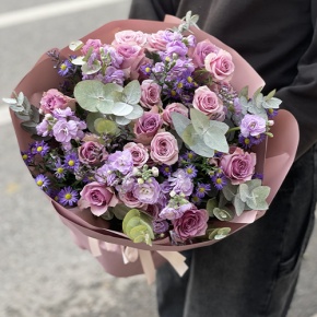 Букет "Хрустальный" из роз, астера и ароматных маттиол в Раменском