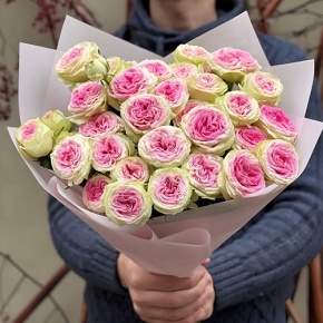 Букет "Лесли" из кустовых пионовидных роз (60 см) в Раменском