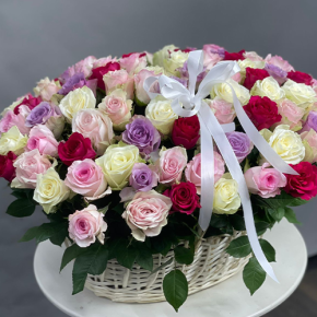Композиция в корзине из 101 розы микс в Раменском