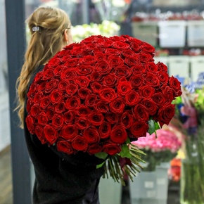 Букет 101 красная роза Ред Наоми (60 см) в Раменском
