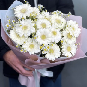 Нежный букет из гербер и ромашек в Раменском