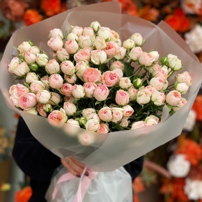 Букет из 35 нежных кустовых роз (40 см) в Раменском