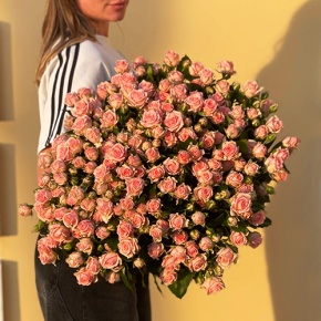 Букет из 39 нежных кустовых роз (70 см) в Раменском