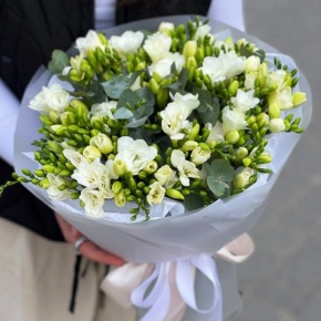 Букет из 51 белой фрезии в Раменском