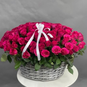Композиция в корзине из 101 малиновой розы (40 см) в Раменском