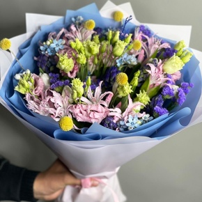 Букет "Загадка вечности" из гиацинтов, нерине, тюльпанов и оксипеталума в Раменском