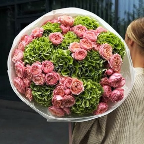 Букет "Фреш леди" из Голландских гортензий и пионовидных кустовых роз Джульетта в Раменском