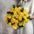 Букет из 25 лимонных роз с рускусом (40 см) в Раменском