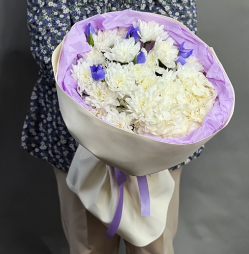 Букет "Грация" из ирисов, гортензии и кустовых хризантем в Раменском