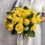 Букет из 25 лимонных роз с рускусом (40 см) в Раменском