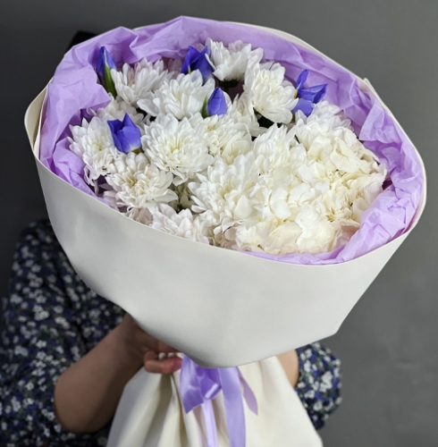 Букет "Грация" из ирисов, гортензии и кустовых хризантем в Раменском