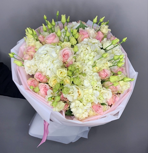 Букет "София" из гортензий, эустом и роз в Раменском